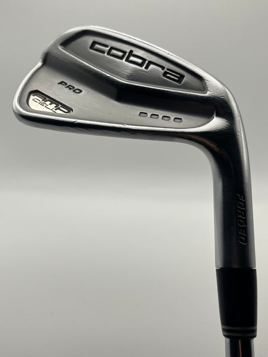 Cobra AMP Cell Pro Forged (4-PW) med Dynamic Gold