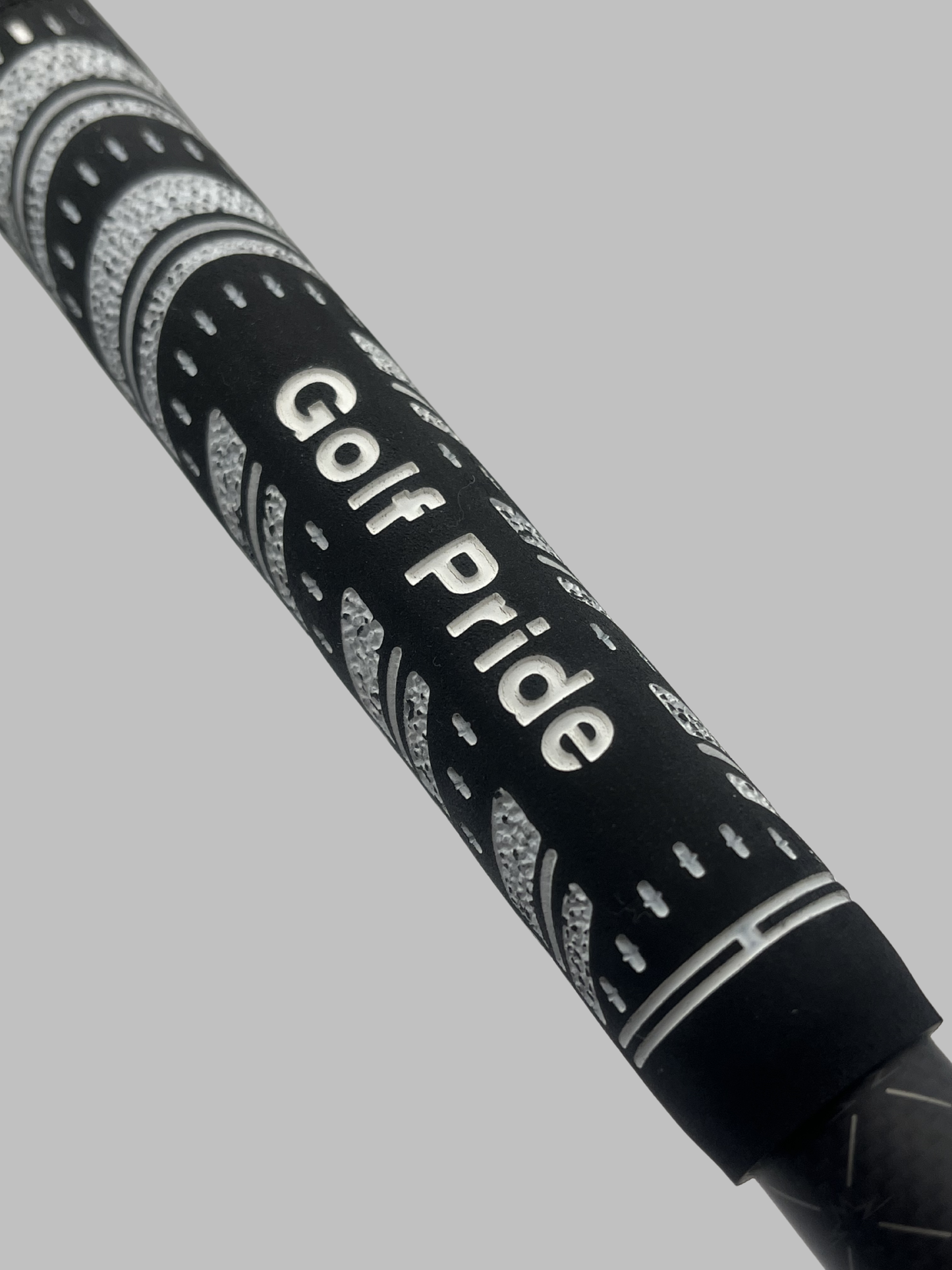 Titleist GT2 fairway-wood, svart grepp med Golf Pride-mönster och text