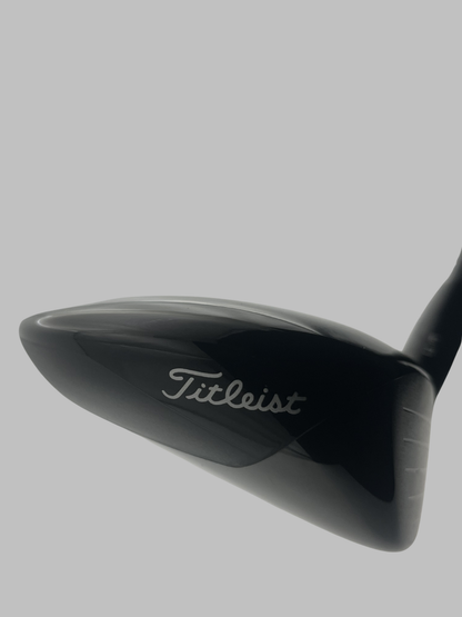 Titleist GT1 fairwaywood med Titleist-logga på ovansidan av klubbhuvudet