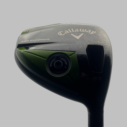 Callaway golfdrivare med gröna detaljer och RAZR Fit-logga