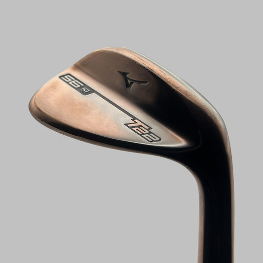 Begagnad golfkil (wedge) med Mizuno-logga och 56°-märkning på klubbladet